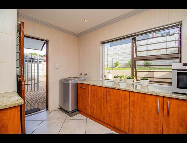 3 BEDROOM DUET FOR SALE IN HARTENBOS HEUWELS